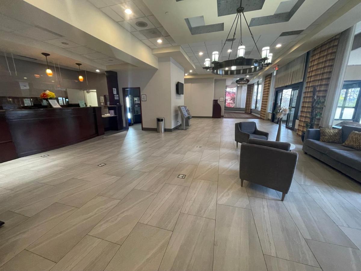 מלון Ramada By Wyndham Cleveland אינדפנדנס מראה חיצוני תמונה