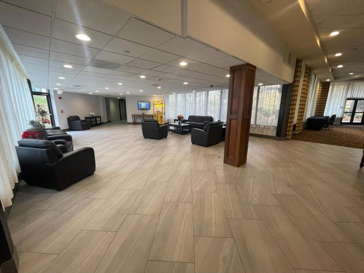 מלון Ramada By Wyndham Cleveland אינדפנדנס מראה חיצוני תמונה