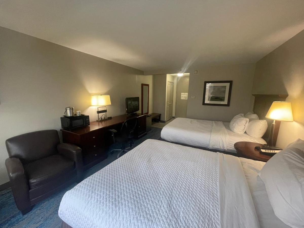 מלון Ramada By Wyndham Cleveland אינדפנדנס מראה חיצוני תמונה