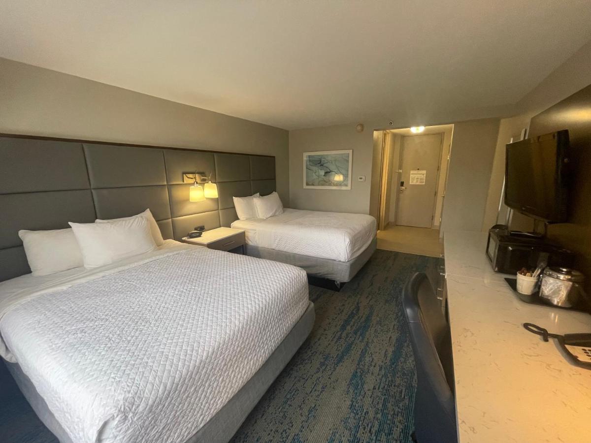 מלון Ramada By Wyndham Cleveland אינדפנדנס מראה חיצוני תמונה