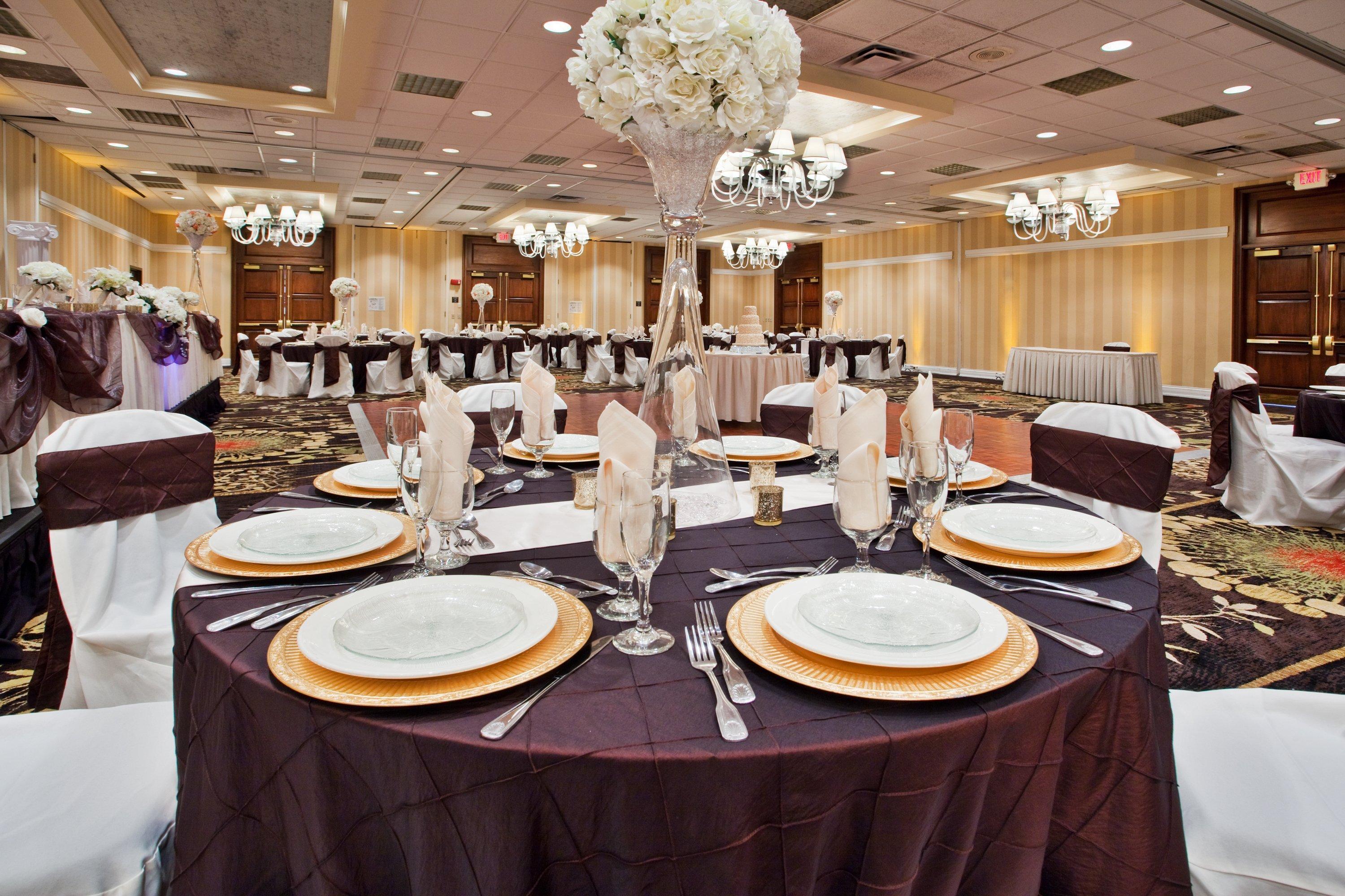 מלון Ramada By Wyndham Cleveland אינדפנדנס מראה חיצוני תמונה