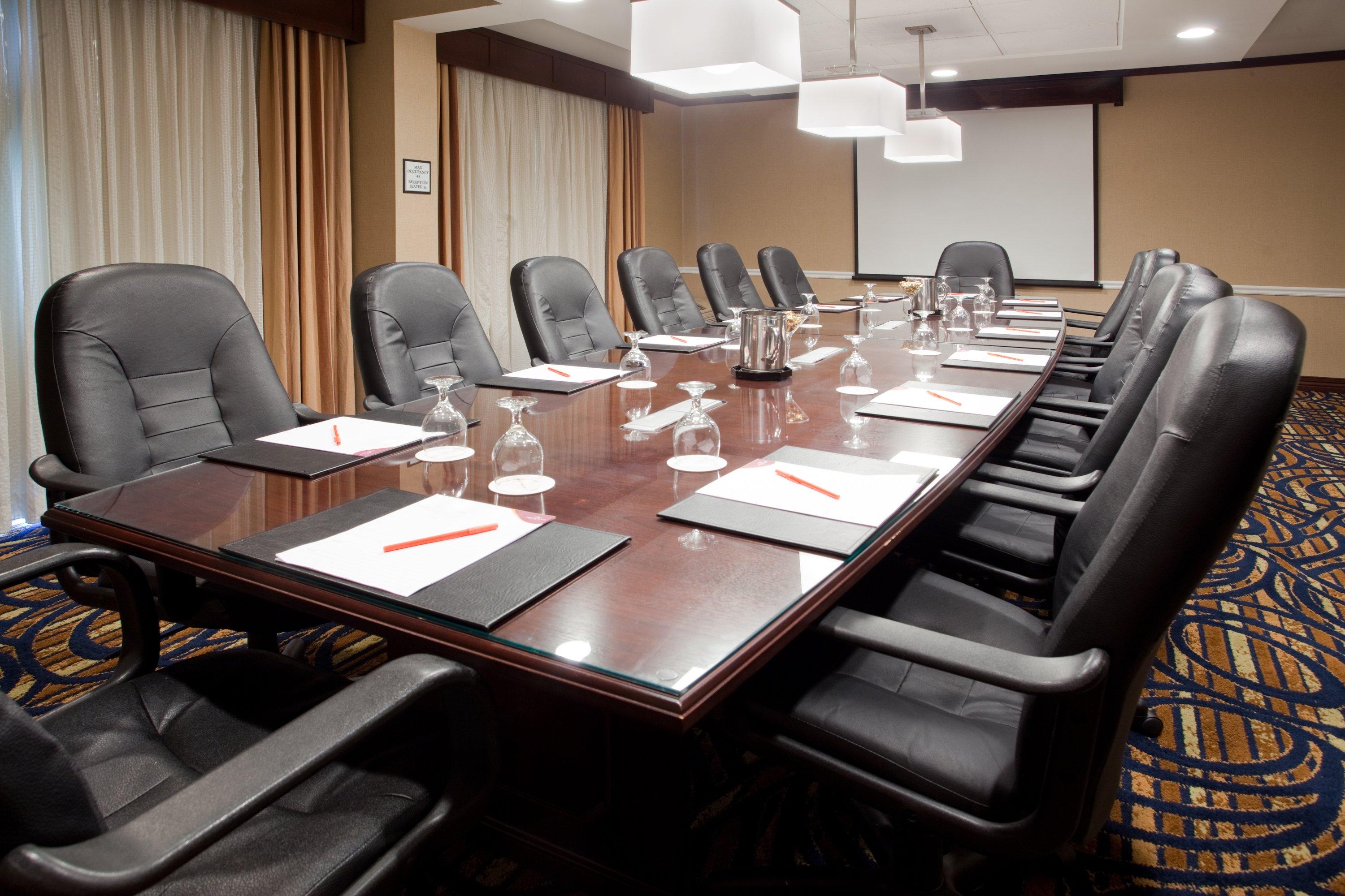 מלון Ramada By Wyndham Cleveland אינדפנדנס מראה חיצוני תמונה