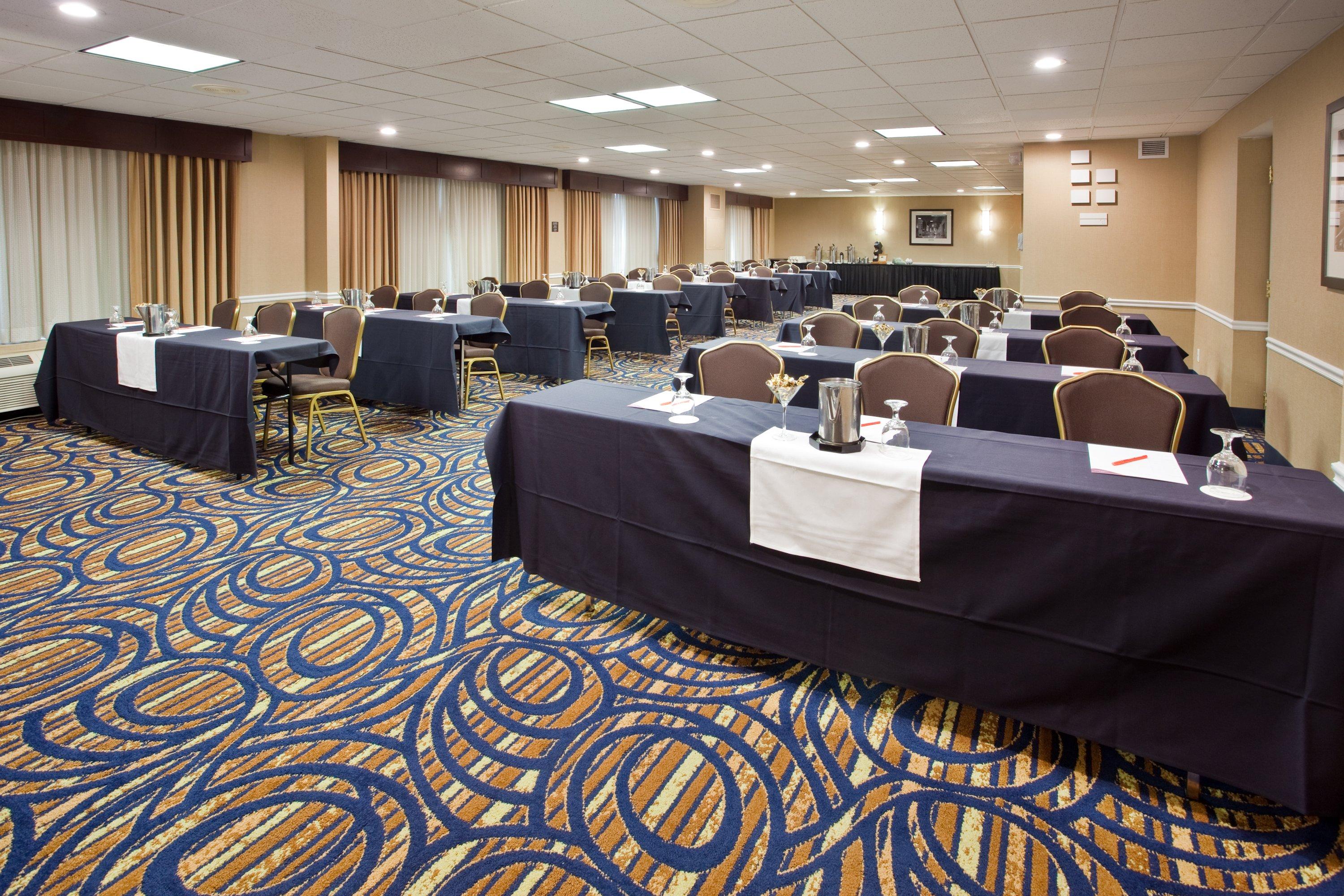 מלון Ramada By Wyndham Cleveland אינדפנדנס מראה חיצוני תמונה