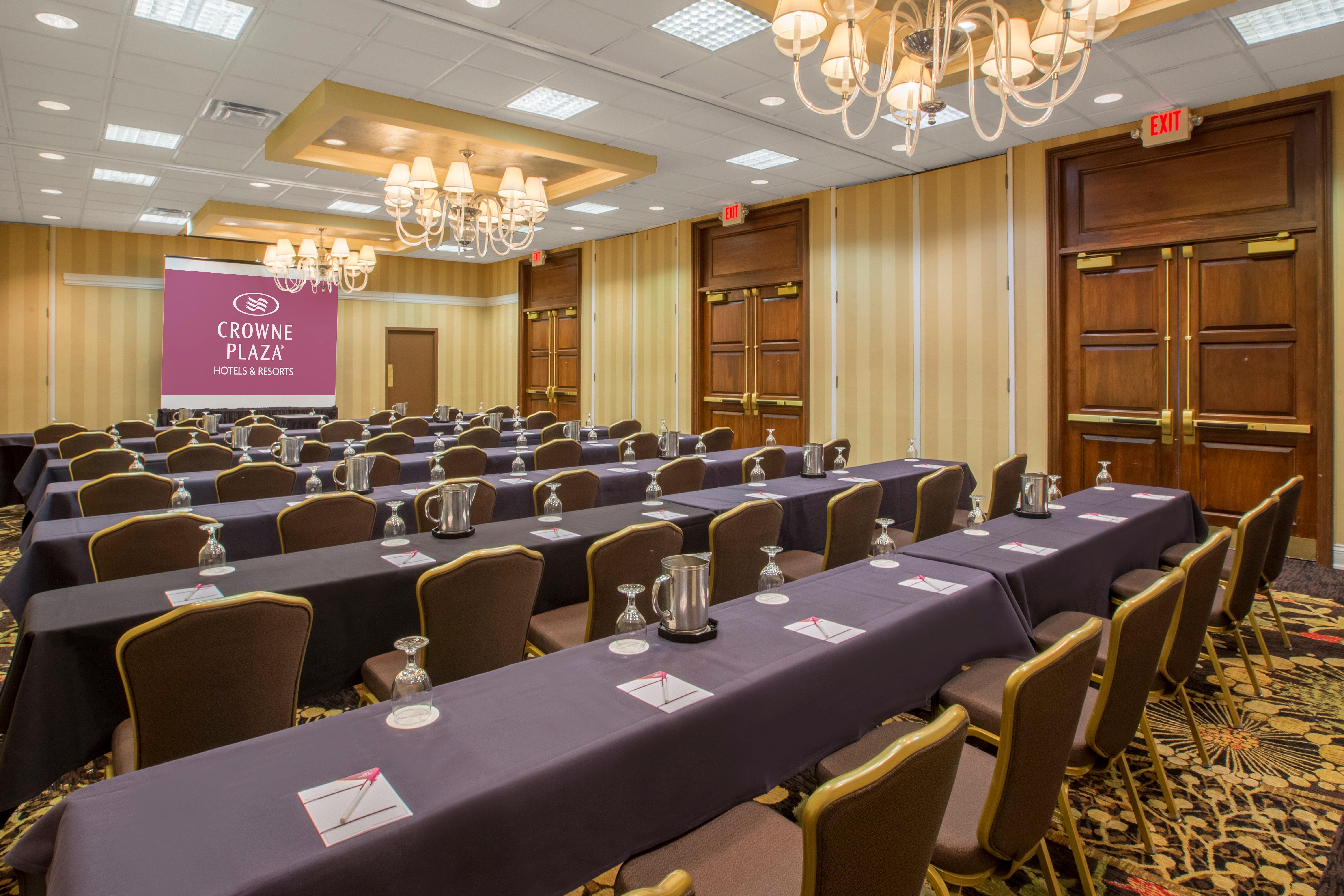 מלון Ramada By Wyndham Cleveland אינדפנדנס מראה חיצוני תמונה